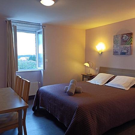 Les Pierres Folles Bed & Breakfast Rozier-en-Donzy Ngoại thất bức ảnh