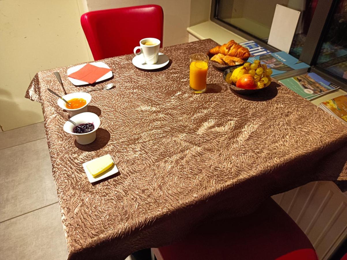 Les Pierres Folles Bed & Breakfast Rozier-en-Donzy Ngoại thất bức ảnh