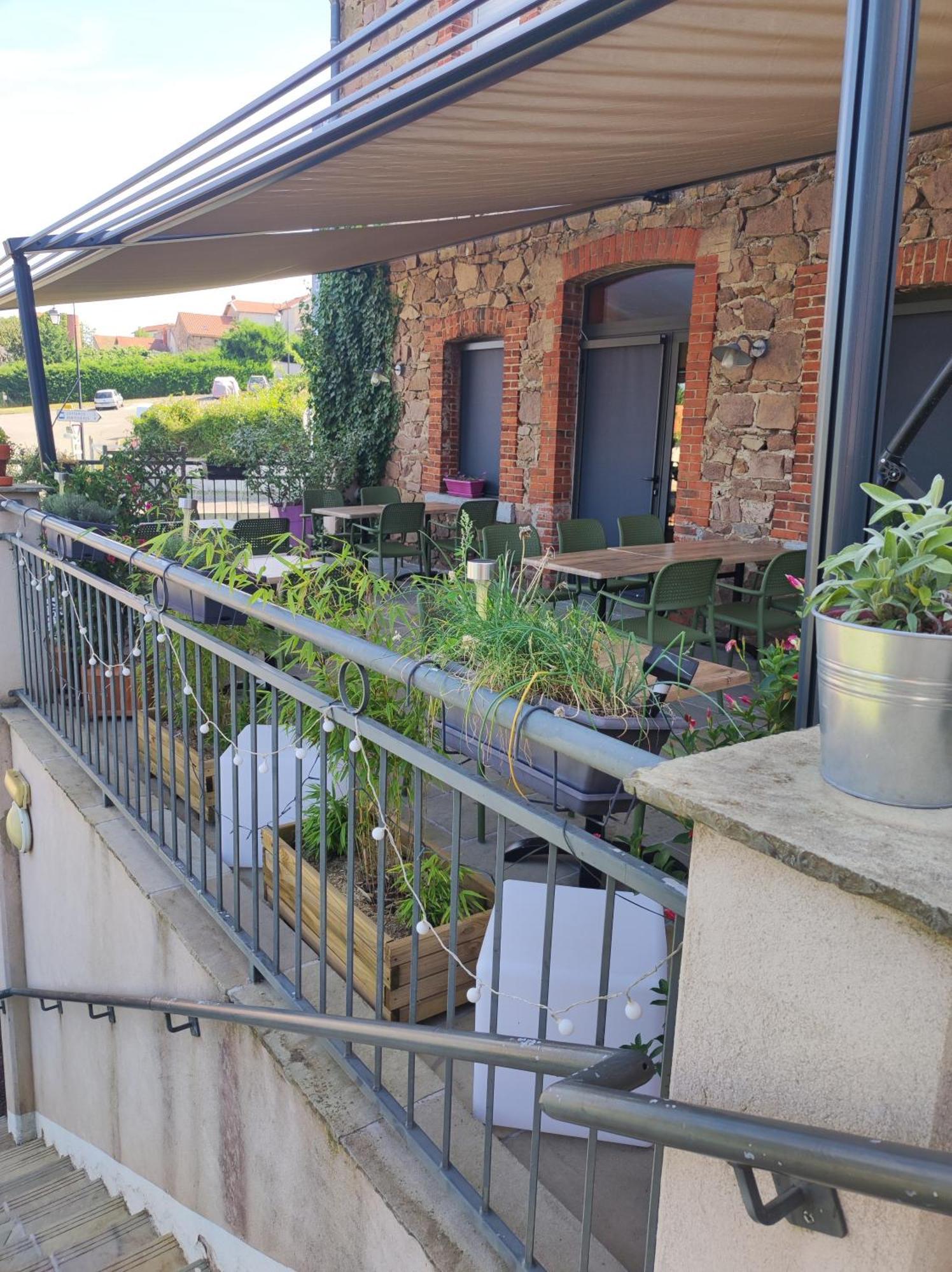 Les Pierres Folles Bed & Breakfast Rozier-en-Donzy Ngoại thất bức ảnh
