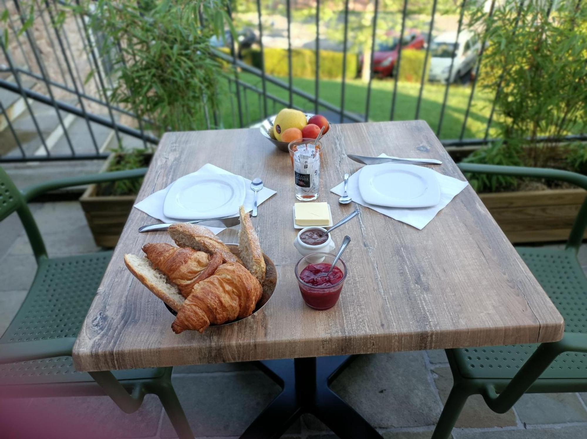 Les Pierres Folles Bed & Breakfast Rozier-en-Donzy Ngoại thất bức ảnh